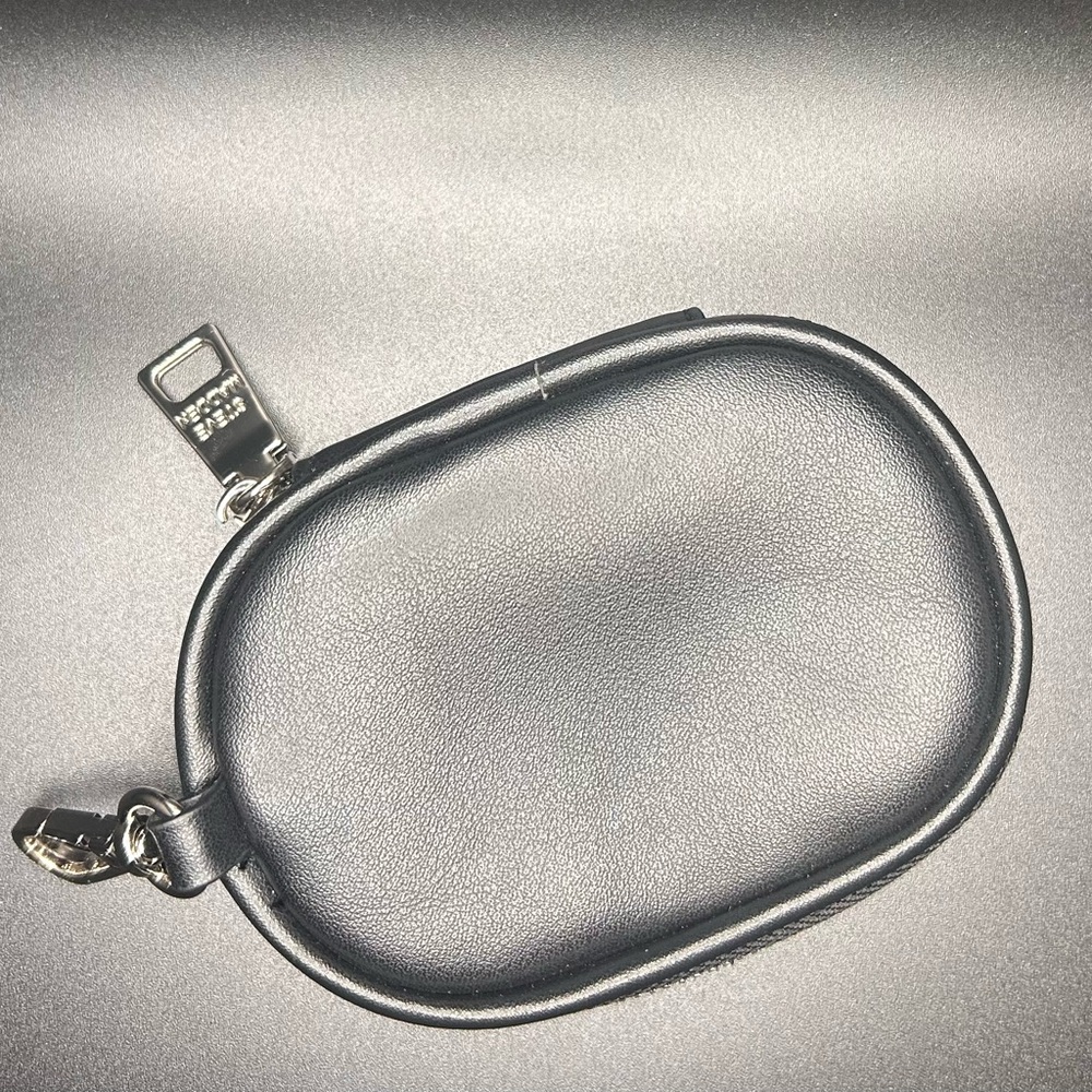 Steve Madden Black Bloise Air Pod Keychain‎ Pouch
